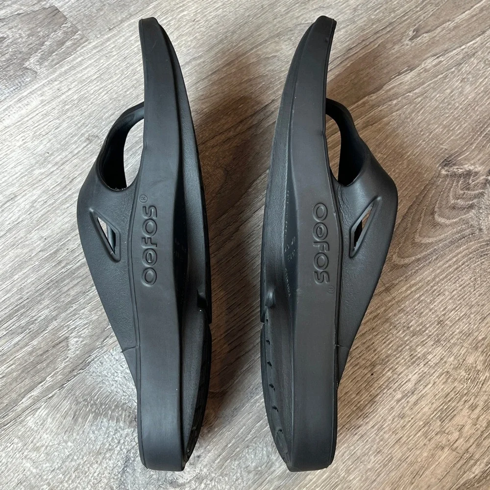 OOFOS OOriginal Recovery Sandals Mens 10 Womens 12 Black Thong Flip Flops EU 43